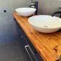 Preview: Waschtischunterschrank in grau mit 2 weißen Waschbecken und 2 schwarzen Armaturen auf Waschtischplatte aus Massivholz / Altholz / Gerüstbohlen Farbe honey